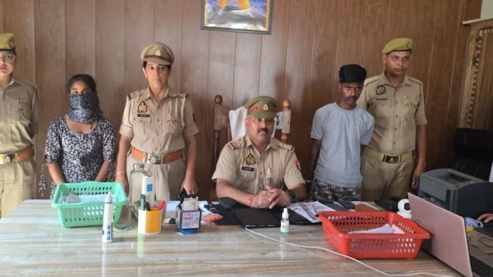 पुलिस हिरासत में मौजूद हत्यारोपित किशोरी और उसका प्रेमी। जागरण