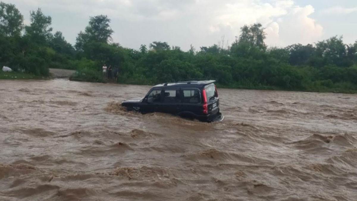 https://www.jagranimages.com/images/newimg/27082025/27_08_2025-flood_24027209.jpg