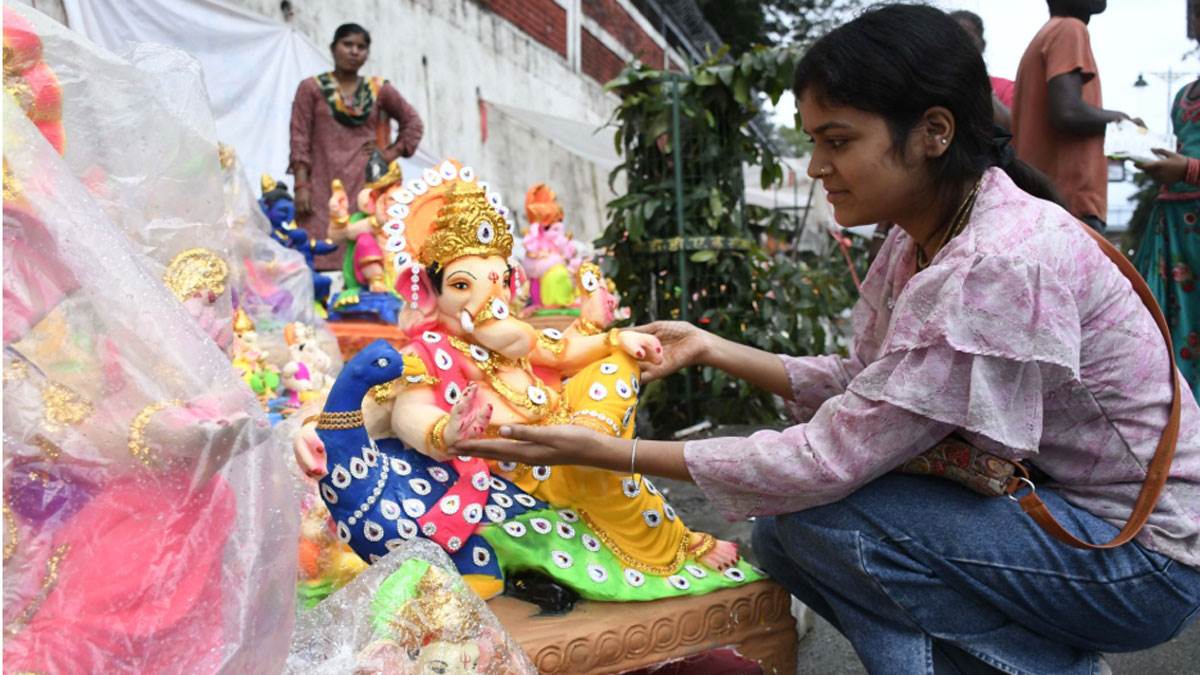 https://www.jagranimages.com/images/newimg/27082025/27_08_2025-ganpati_24026617.jpg