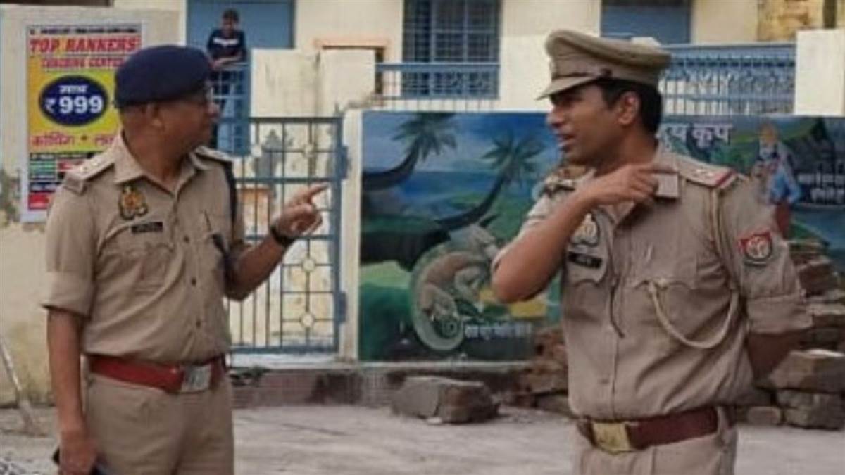 https://www.jagranimages.com/images/newimg/27082025/27_08_2025-hapur-police_24026689_142033517.jpg