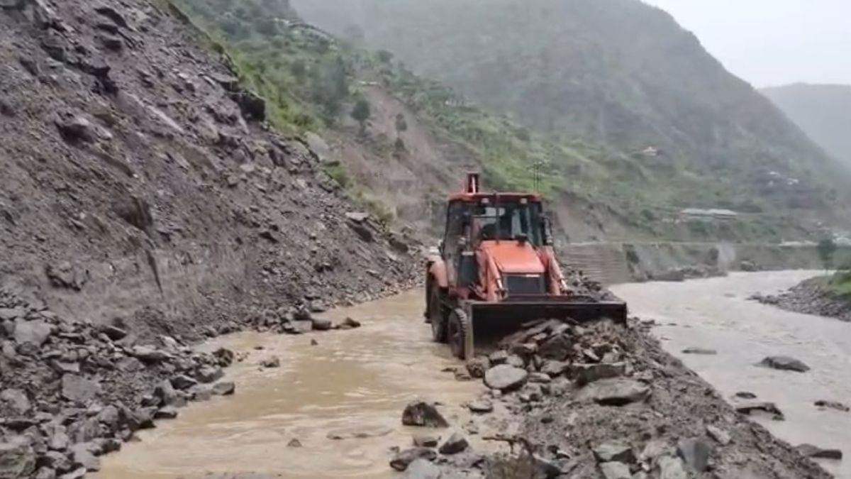 https://www.jagranimages.com/images/newimg/27082025/27_08_2025-himachal_disaster_pwd_damage_24026850.jpg