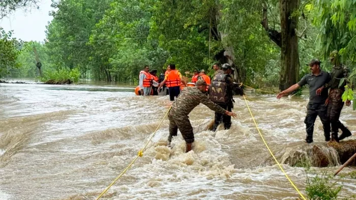 जम्मू में लगातार बारिश के कारण इंटरनेट सेवा बाधित