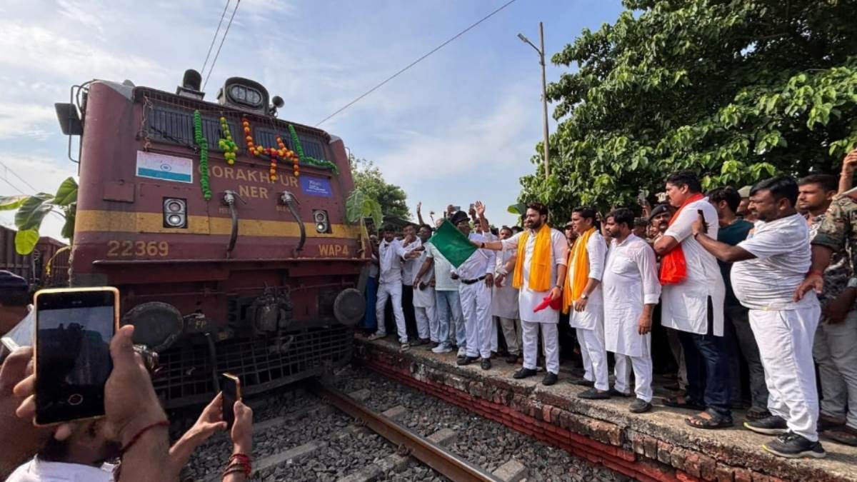 https://www.jagranimages.com/images/newimg/27082025/27_08_2025-khagaria_train_24026985.jpg