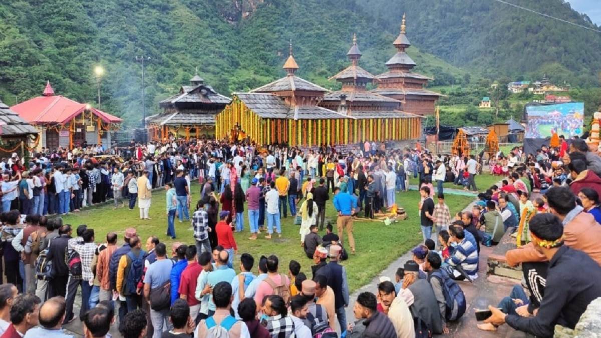 https://www.jagranimages.com/images/newimg/27082025/27_08_2025-mahasu_temple_24025267_132657341.jpg