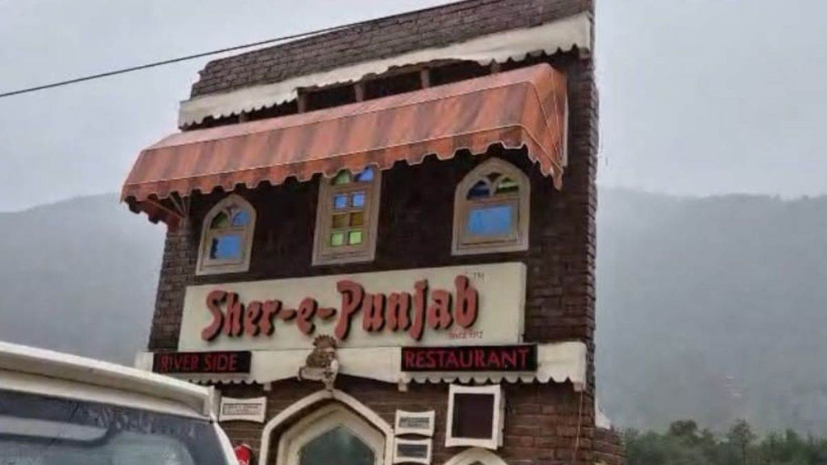 https://www.jagranimages.com/images/newimg/27082025/27_08_2025-manali_flood_washed_away_restaurant_24026680.jpg