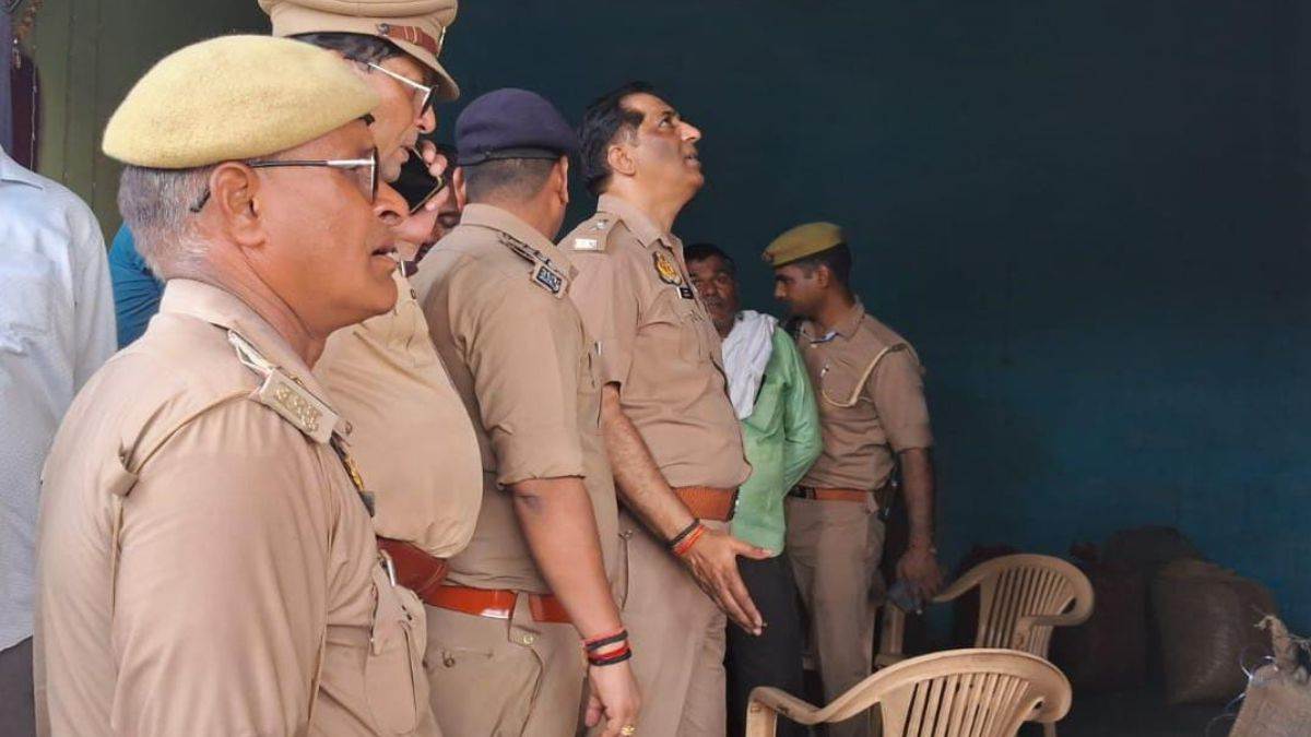 https://www.jagranimages.com/images/newimg/27082025/27_08_2025-mnp_police_chek_loot_24026753.jpg