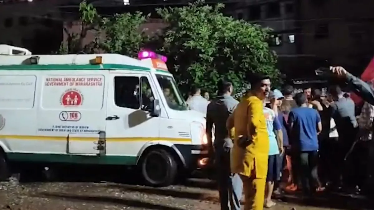मुंबई के वसई में चार मंजिला इमारत का हिस्सा ढहा, मलबे में कई लोग दबे; रेस्क्यू ऑपरेशन जारी