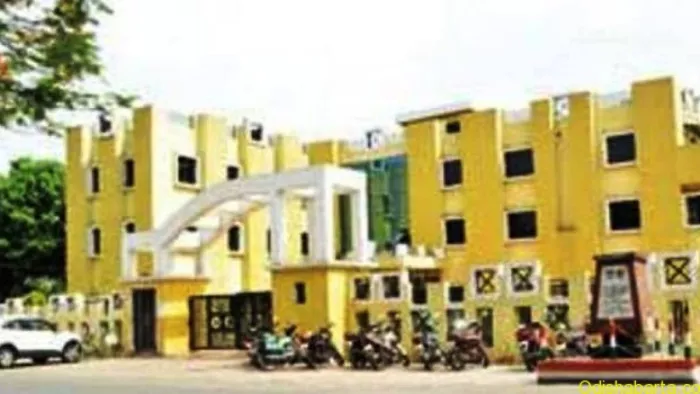 नगर निगम में मृत व फर्जी लाभार्थियों के नाम पर आठ करोड़ का घपला