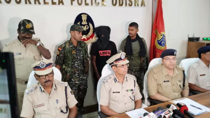 बारूदी सुरंग विस्फोट और लूट में शामिल माओवादी समर्थक गिरफ्तार
