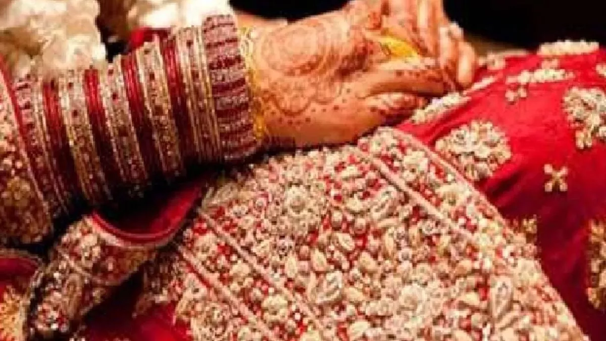 दहेजलोभी ससुरालियों की गंदी करतूत, नवविवाहिता को मारपीट कर घर से निकाला; तीन के खिलाफ केस दर्ज