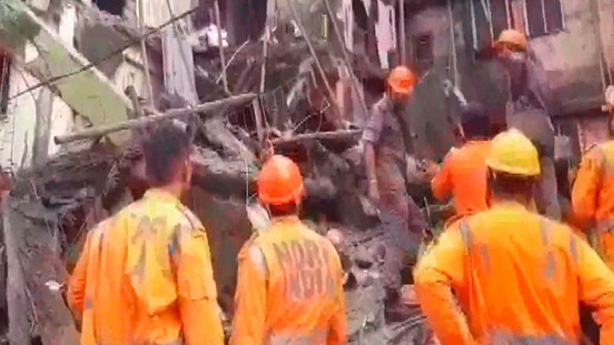 https://www.jagranimages.com/images/newimg/27082025/27_08_2025-palghar_building_collapse_24027331.jpg