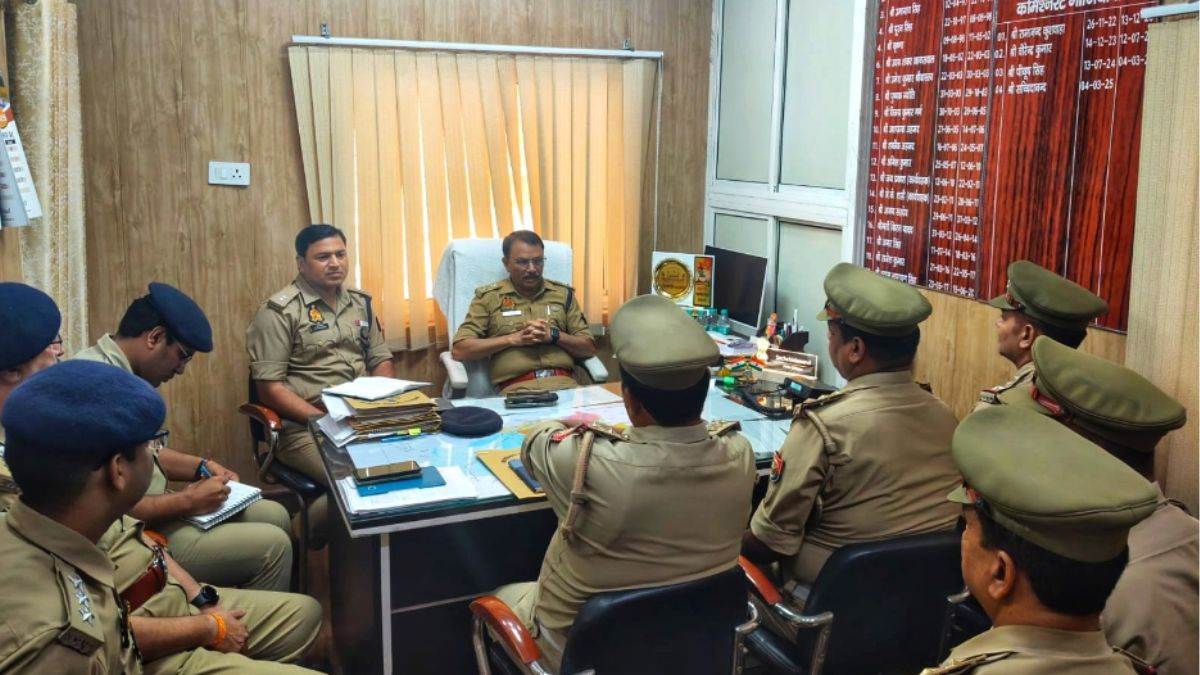 https://www.jagranimages.com/images/newimg/27082025/27_08_2025-police_meeting_24026946.jpg