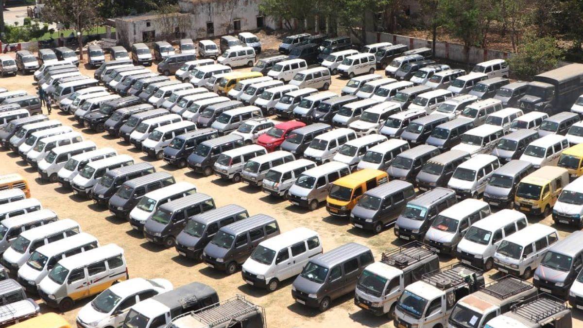 https://www.jagranimages.com/images/newimg/27082025/27_08_2025-prayagraj_parking_24026647.jpg