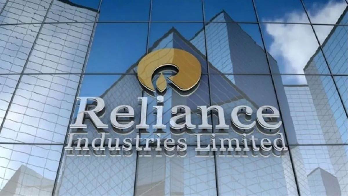 https://www.jagranimages.com/images/newimg/27082025/27_08_2025-reliance_24026644.jpg