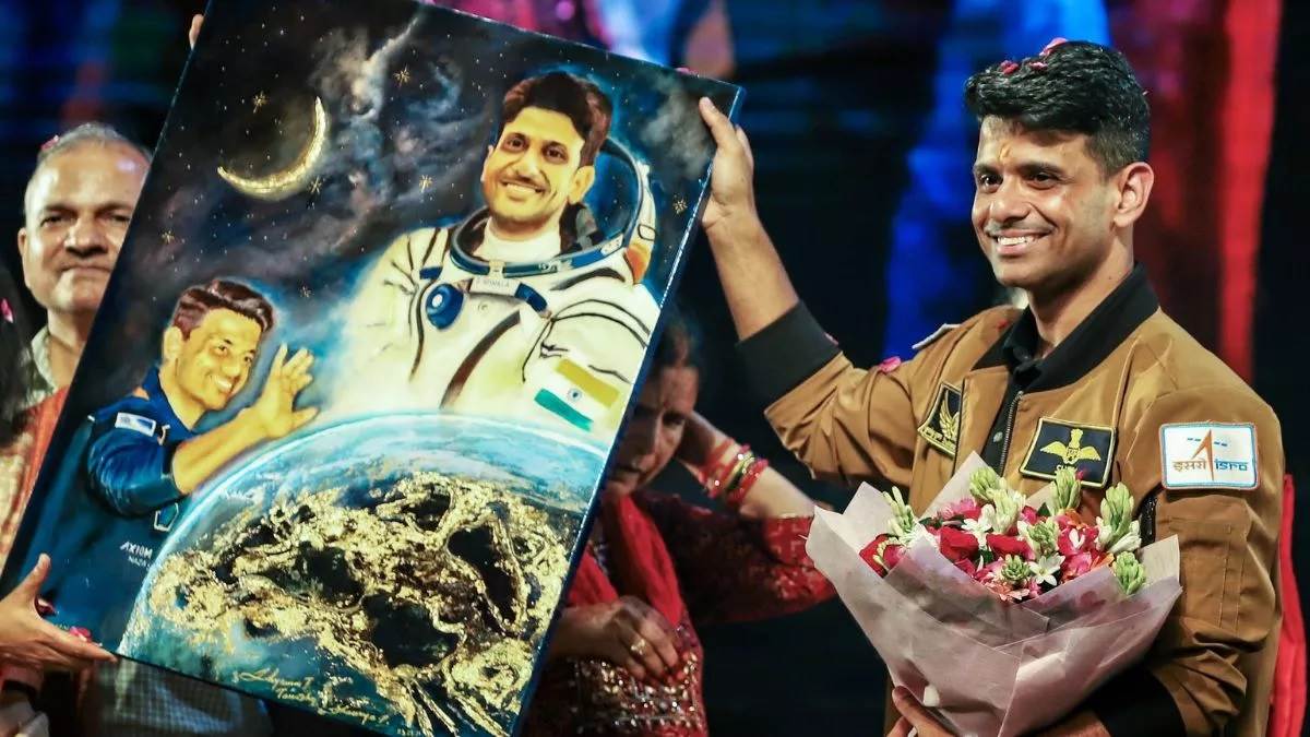 https://www.jagranimages.com/images/newimg/27082025/27_08_2025-shubhanshu_24026325.jpg