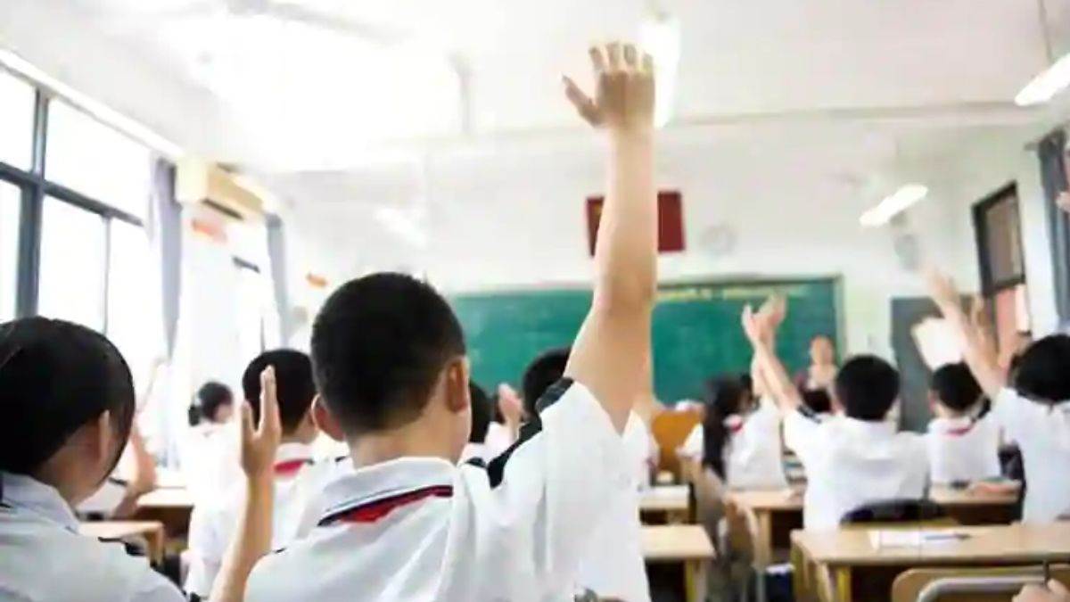 https://www.jagranimages.com/images/newimg/27082025/27_08_2025-students_4_24027136_20128450.jpg