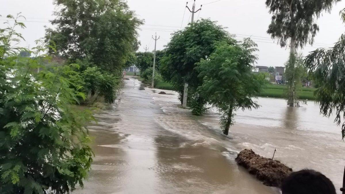 https://www.jagranimages.com/images/newimg/27082025/27_08_2025-sutlej_water_level_24026386.jpg