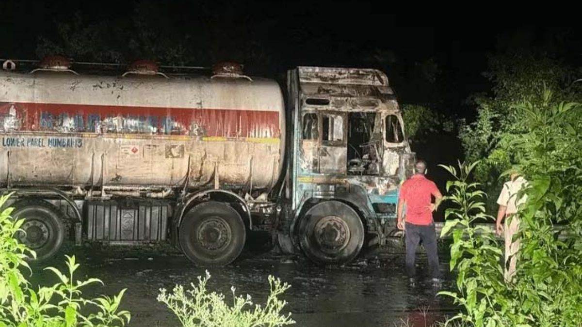 https://www.jagranimages.com/images/newimg/27082025/27_08_2025-udaipur_highway_tanker_fire_24027355.jpg