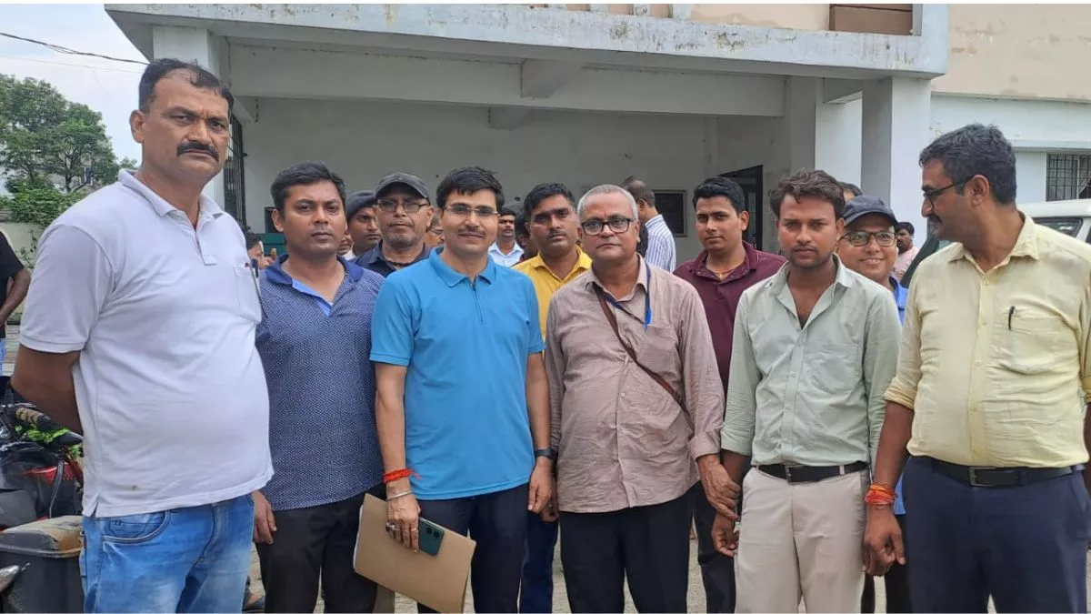 Madhubani News: उद्योग विभाग के एमएसएमई मित्र मो. मुसाहिद को निगरानी की टीम ने 15 हजार रुपये रिश्वत लेते किया गिरफ्तार