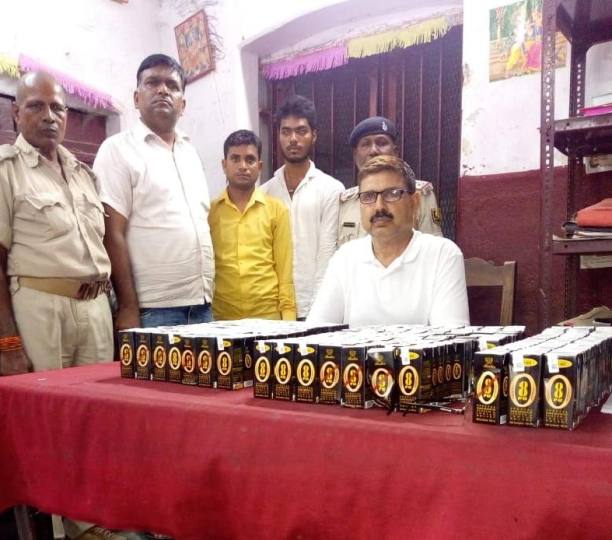 Two smugglers busted with huge amount of liquor from AC bogie of Shramjeevi  Express - Bihar Bhojpur Crime News