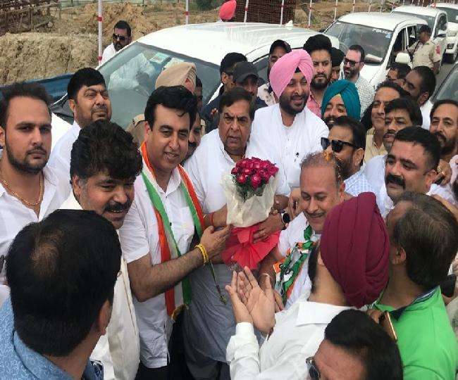 मुल्लांपुर दाखा उपचुनाव गुटबाजी पर लगा अंकुश संधू की कार में बैठे