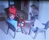 घूस लेने और देने के मामले में एसआइ समेत तीन लोगों के खिलाफ केस दर्ज।