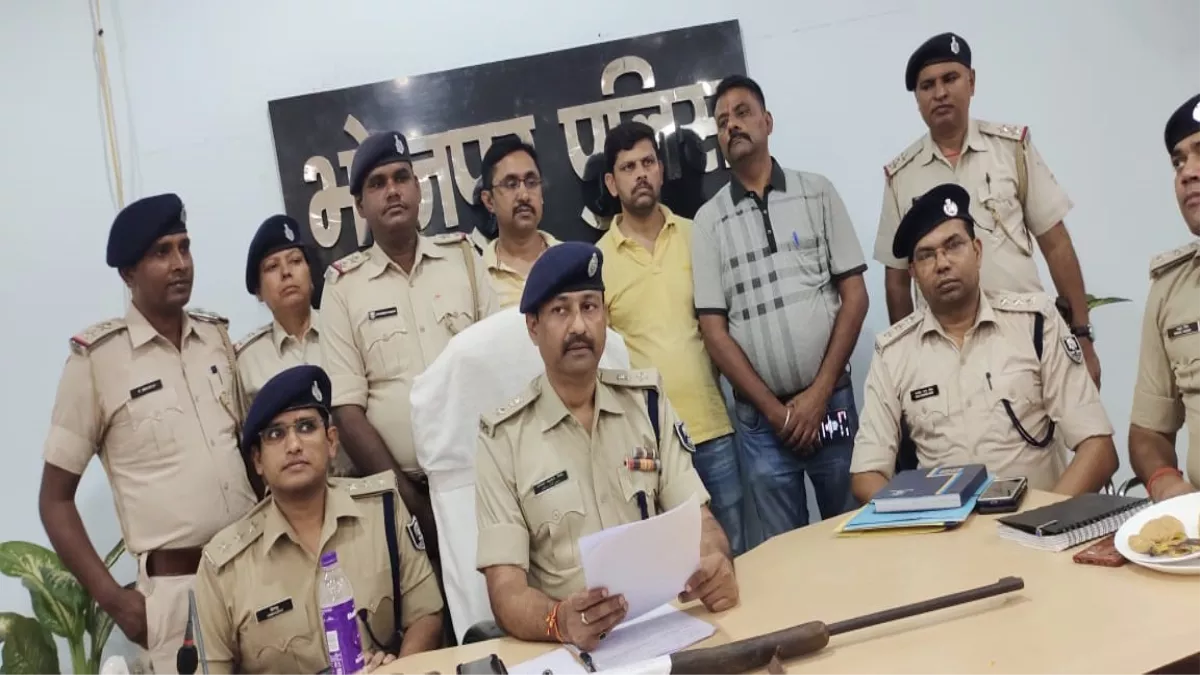 Bhojpur News: लूट और रंगदारी के मामले का पर्दाफाश, पुलिस ने किया 8 को गिरफ्तार