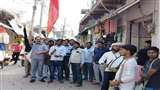 नवयुवक मंडल का बाजार में जगह जगह पुष्प वर्षा कर स्वागत किया गया।
