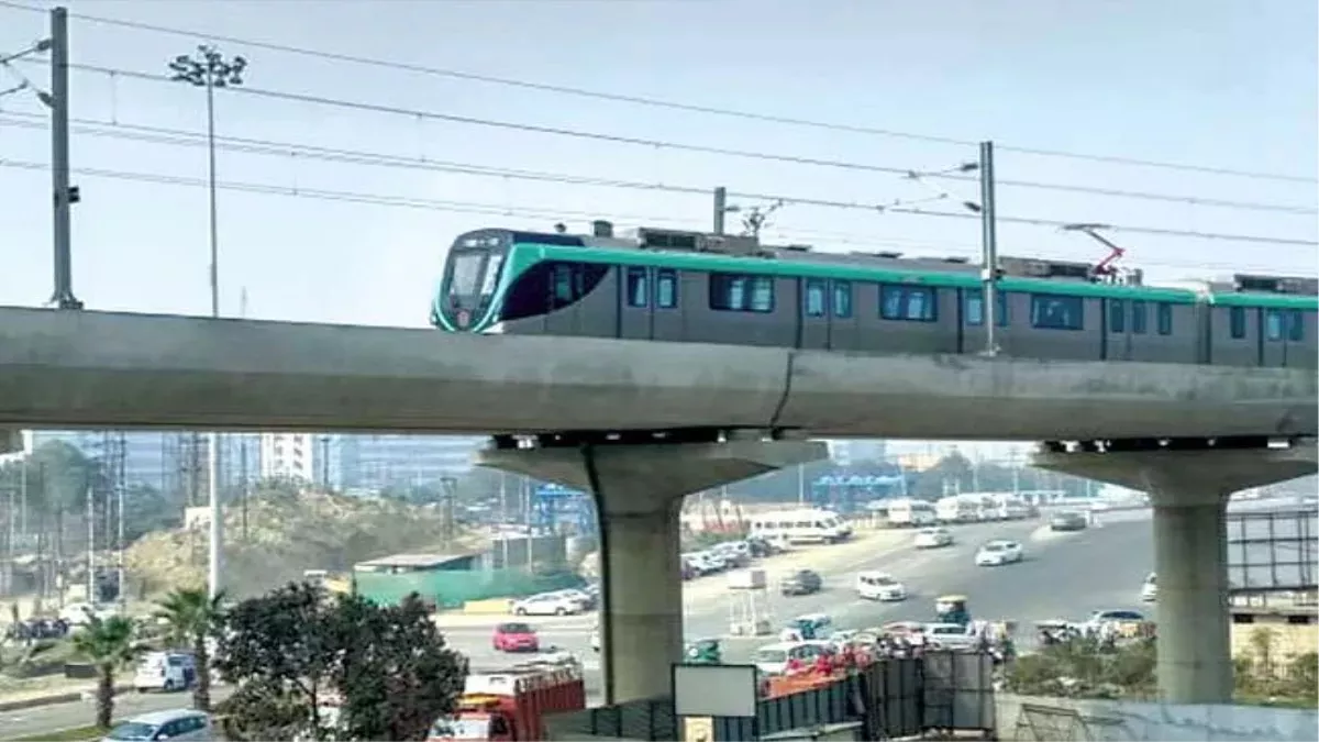 Noida Metro: 48 हजार मुसाफिरों ने एक्वा मेट्रो में सफर कर बनाया नया रिकार्ड, लगातार बढ़ रही मुसाफिरों की संख्या