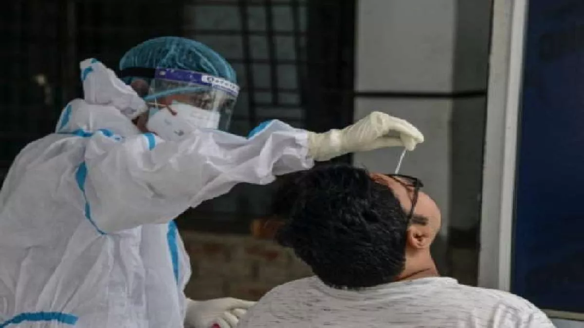 Coronavirus Updates: देश में कोरोना के मामलों में राहत, 24 घंटे में आए 3230 नए केस; 32 लोगों की मौत