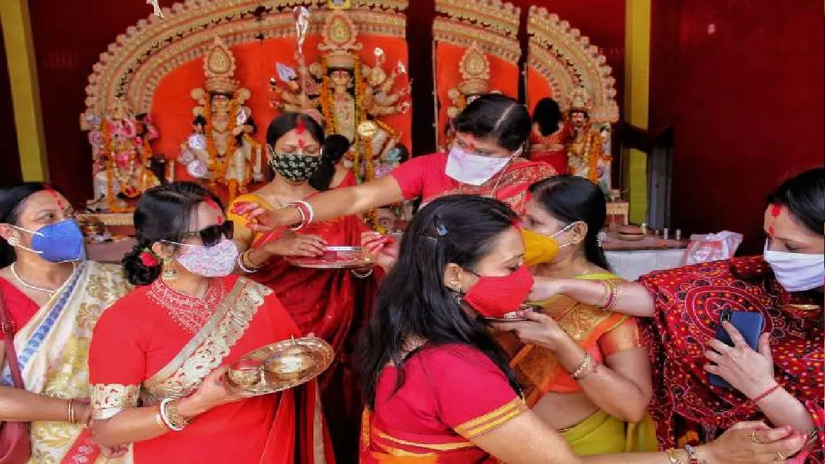 कब से है Durga Puja 2022, क्या है सिंदूर खेला और धुनुची नृत्य, मां दुर्गा को क्यों चढ़ाया जाता है सिंदूर