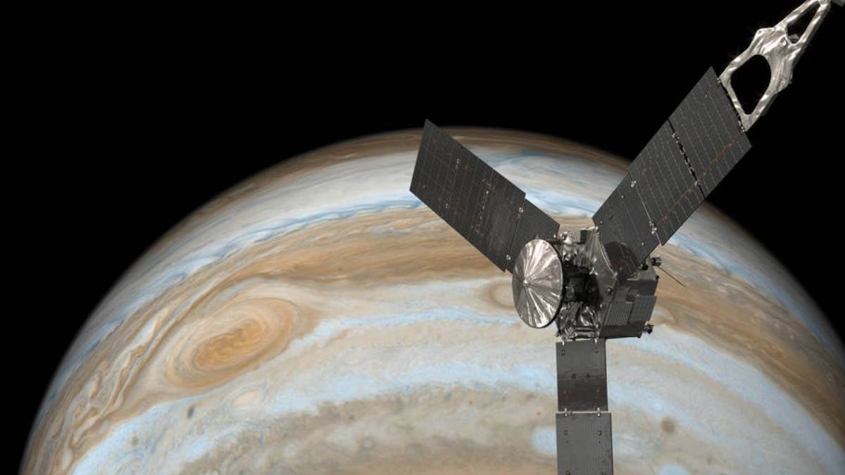 nasa juno will perform close flyby of jupiter icy moon europa