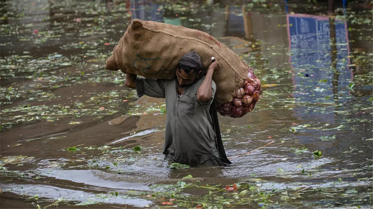 Pakistan Flood: पाकिस्तान को बाढ़ से हुआ 28 अरब डालर का नुकसान, 5 फीसद हुआ गरीबी में इजाफा
