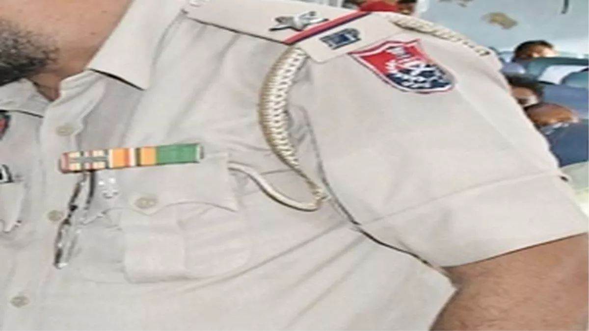 पुलिस ने एक महिलाा को गिरफ्तार किया है। प्रतीकात्मक फोटो