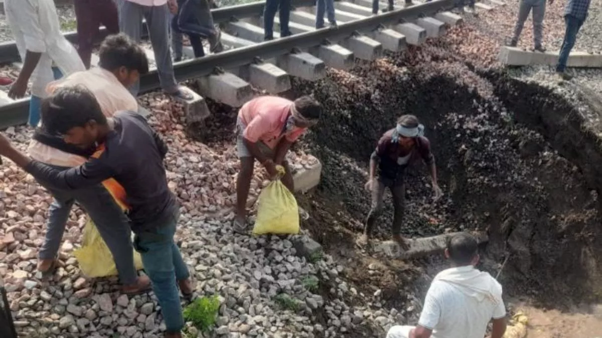 Saharanpur News: हथिनीकुंड बैराज से पानी छोड़ने के कारण सहारनपुर में ट्रेनें प्रभावित, कई कैंसिल, रूट बदलने से यात्री परेशान