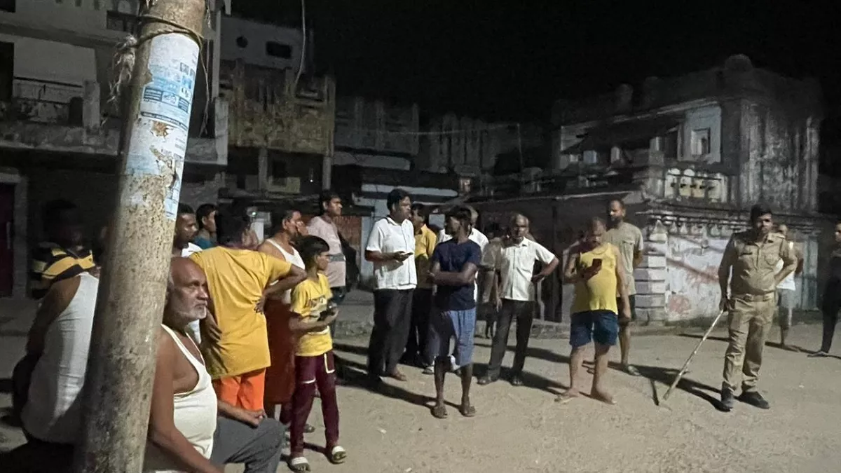 Bahraich News: बहराइच में बारावफात जुलूस में झंडा लगाने को लेकर समुदाय व‍िशेष ने क‍िया पथराव, छावनी बना इलाका