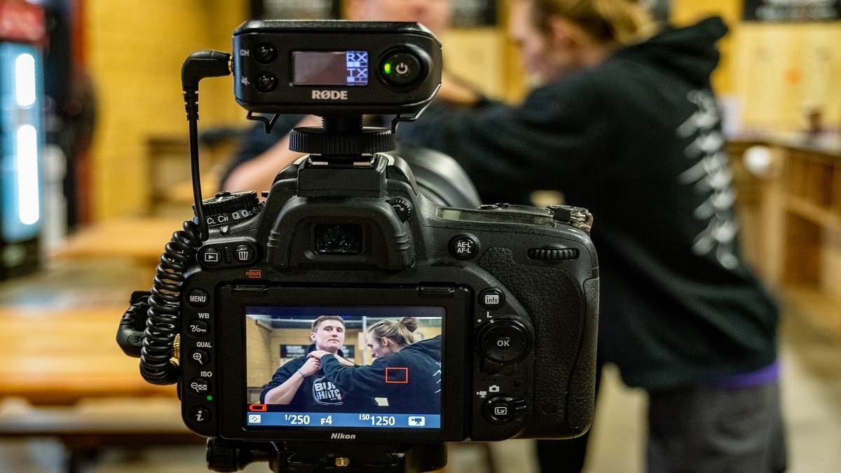 Cameras For Vlogging: व्लॉगिंग करनी है शुरू? हर बजट के लिए फिट हैं ये सर्वश्रेष्ठ व्लॉगर कैमरा, देखें लिस्ट