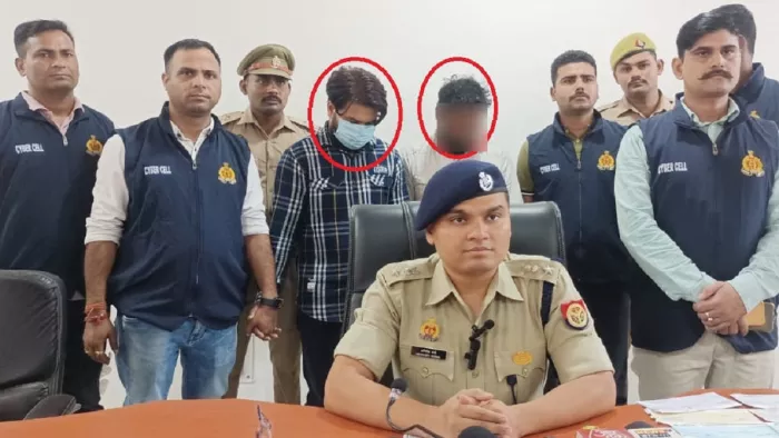 हापुड़ पुलिस की गिरफ्त में दिल्ली के दो जालसाज।
