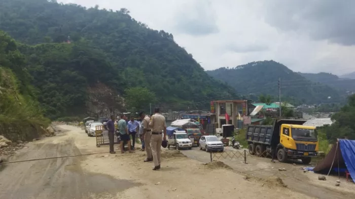 चीर मील पर गाड़ी रोकने पर ड्राइवर ने हैड कांस्टेबल के पैर पर चढ़ाई गाड़ी (फाइल फोटो)