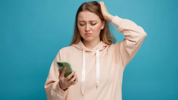 Side Effects Of Using Phone At Night: क्या आप भी चलाते हैं देर रात तक फोन