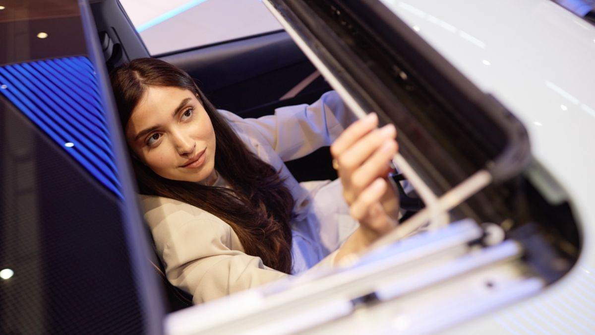 https://www.jagranimages.com/images/newimg/27092024/27_09_2024-sunroof_car_advantages_and_disadvantages_23805383.jpg