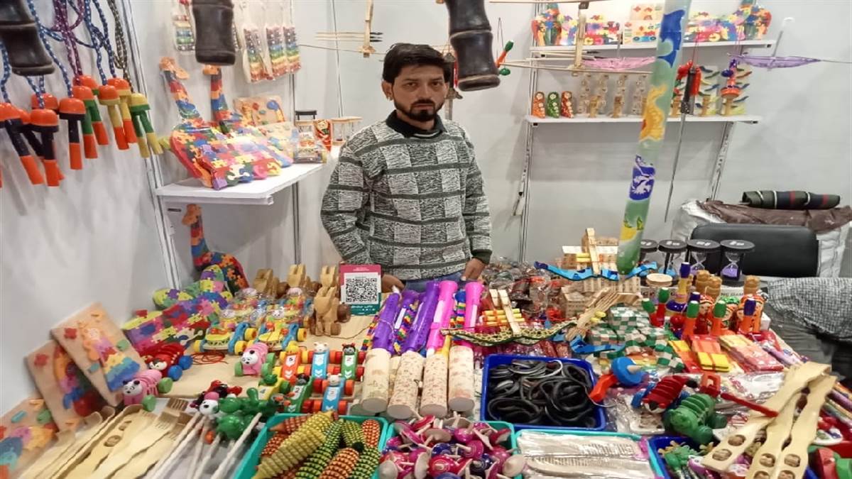 https://www.jagranimages.com/images/newimg/27092025/27_09_2025-26crt_12_26092025_304.jpg