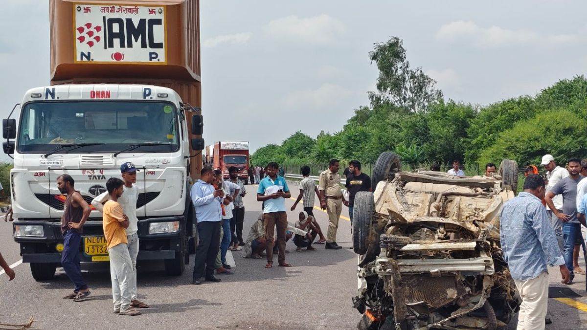 https://www.jagranimages.com/images/newimg/27092025/27_09_2025-agra-lucknow_expressway_accident_24061817_131937285.jpg