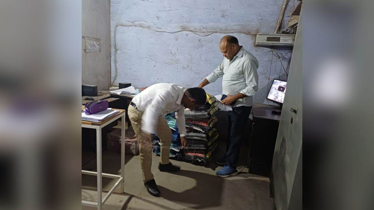 https://www.jagranimages.com/images/newimg/27092025/27_09_2025-anaaz_raid_24062549.jpg