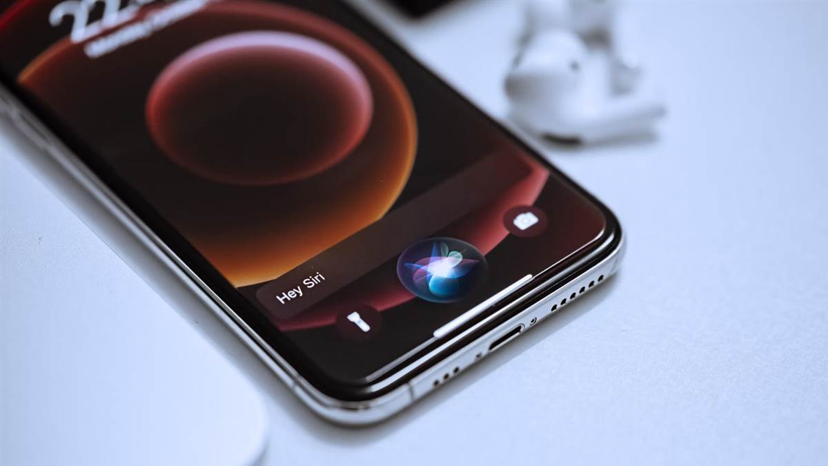 https://www.jagranimages.com/images/newimg/27092025/27_09_2025-apple_siri_unsplash_24062399.jpg