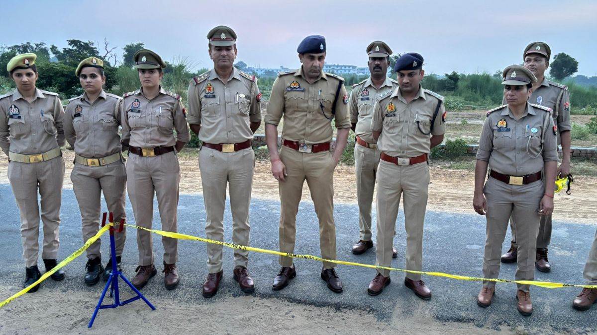 https://www.jagranimages.com/images/newimg/27092025/27_09_2025-asp_and_firozabad_team_24061701.jpg