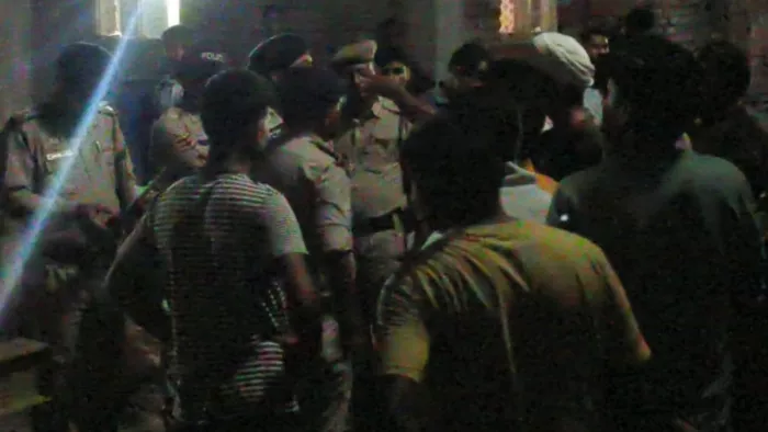बिलासपुर में आधी रात को विवाद के बाद मौके पर पहुंची पुलिस।