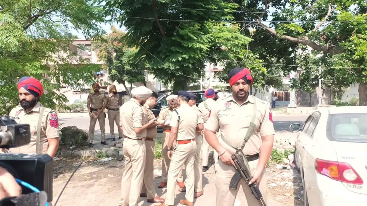 https://www.jagranimages.com/images/newimg/27092025/27_09_2025-chadigarh_police__24061801.jpg