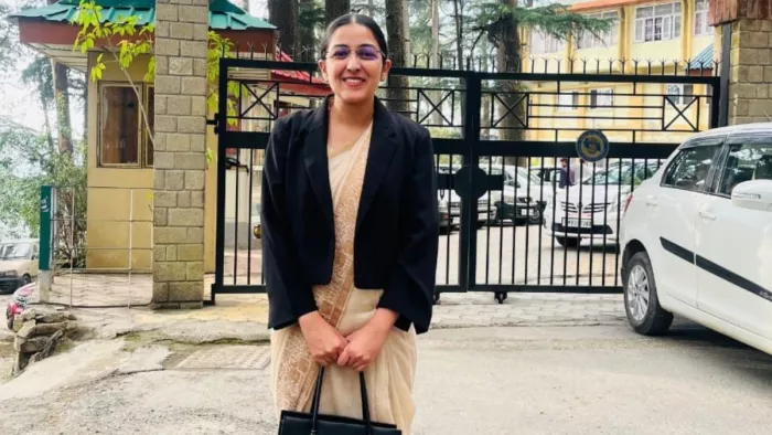 जिला मंडी के पद्धर क्षेत्र की सिमरन।