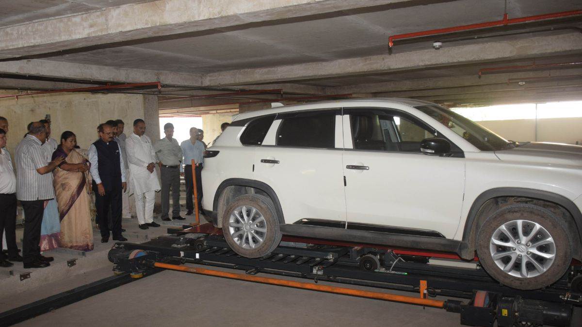 https://www.jagranimages.com/images/newimg/27092025/27_09_2025-delhi_automatic_parking_24062563.jpg